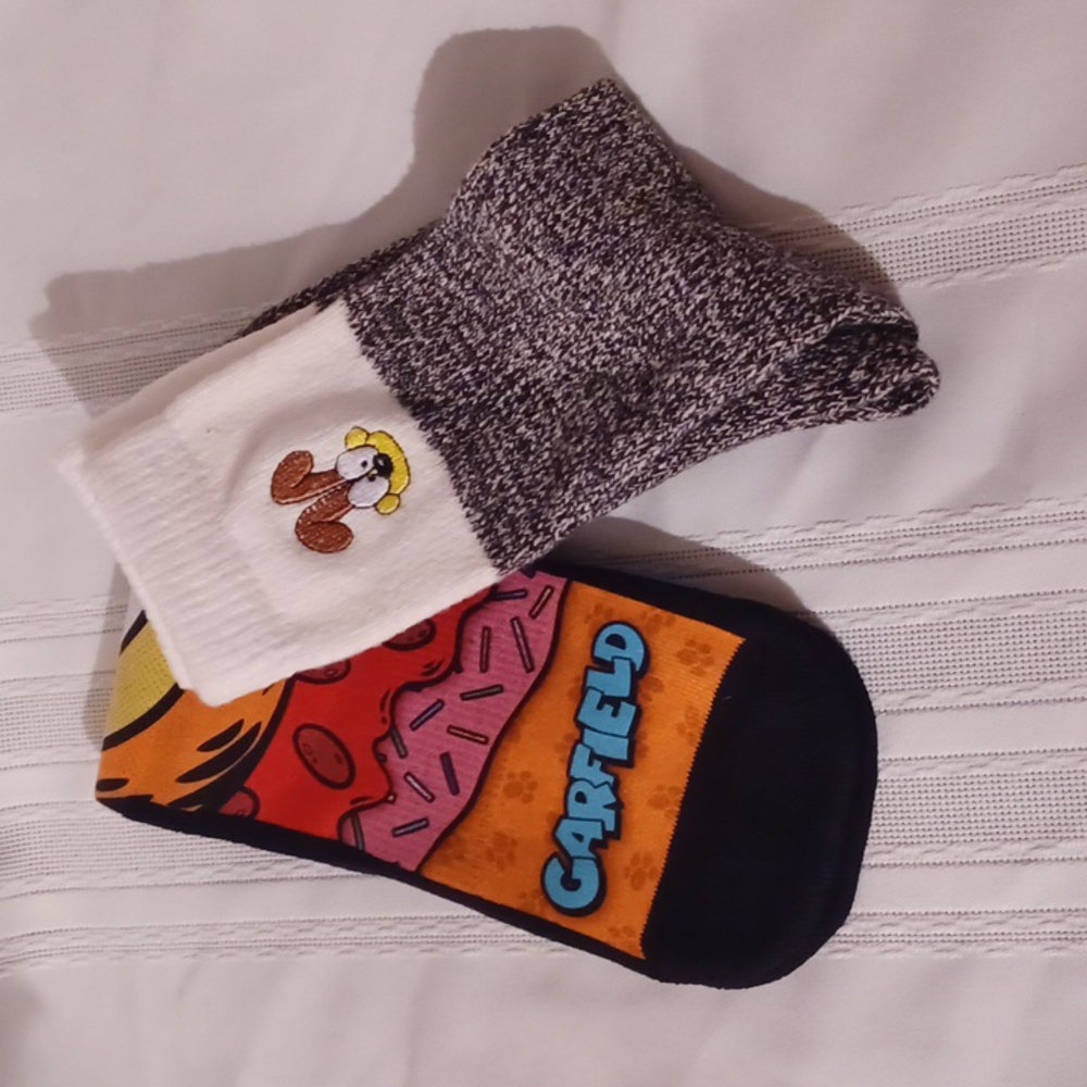 NWOT GARFIELD Socks -